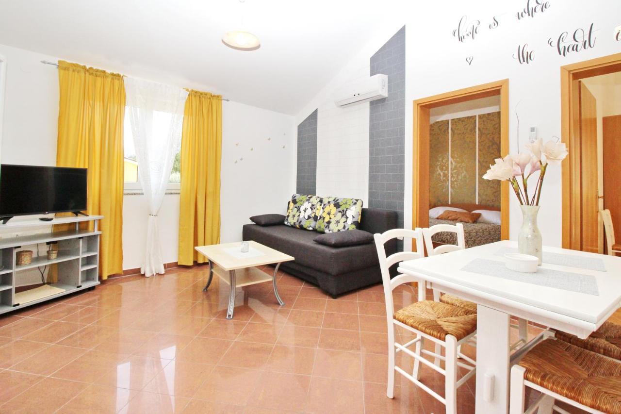 Apartments With A Parking Space Baska, Krk - 18794 المظهر الخارجي الصورة